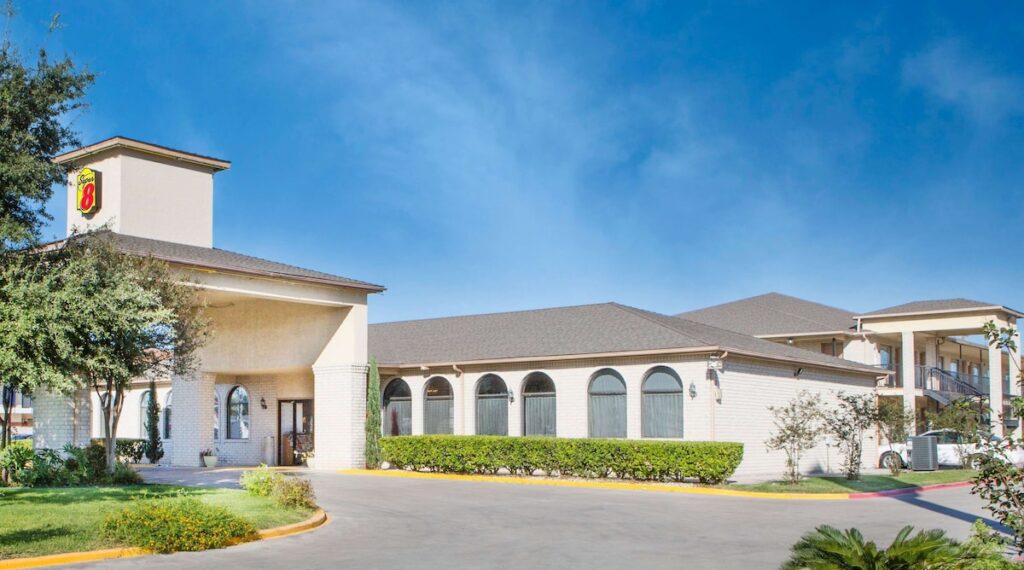 Super 8 by Wyndham San Antonio at I-10
