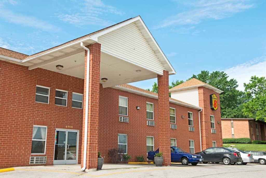 Super 8 by Wyndham St. Louis Airport