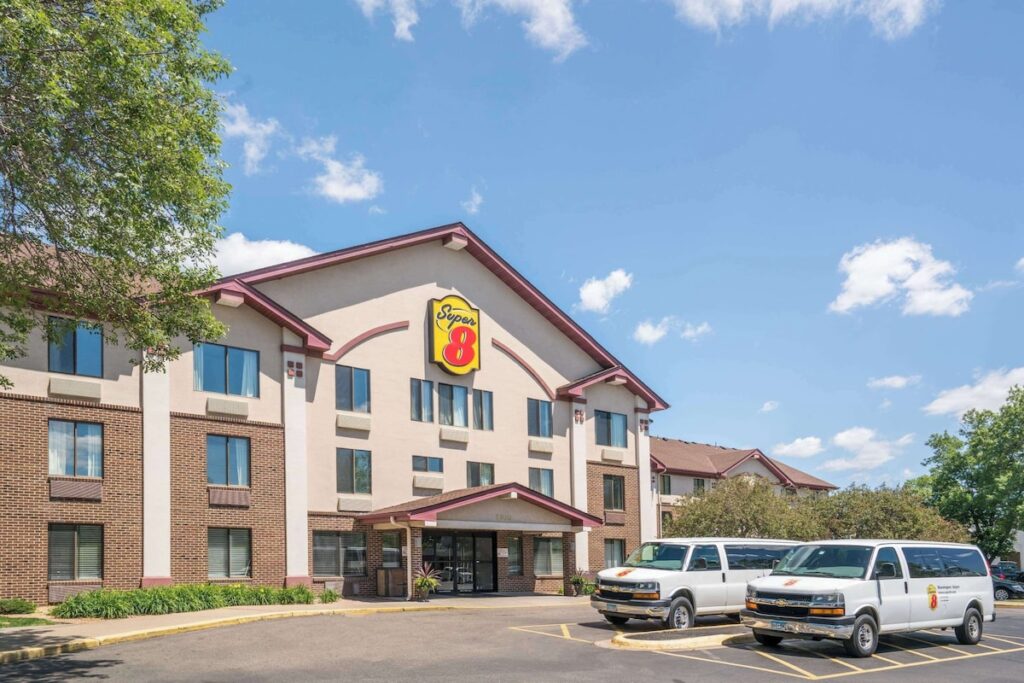 Super 8 by Wyndham Bloomington/Airport