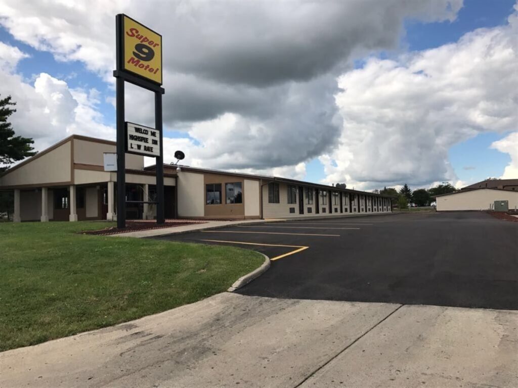 Super 9 Motel