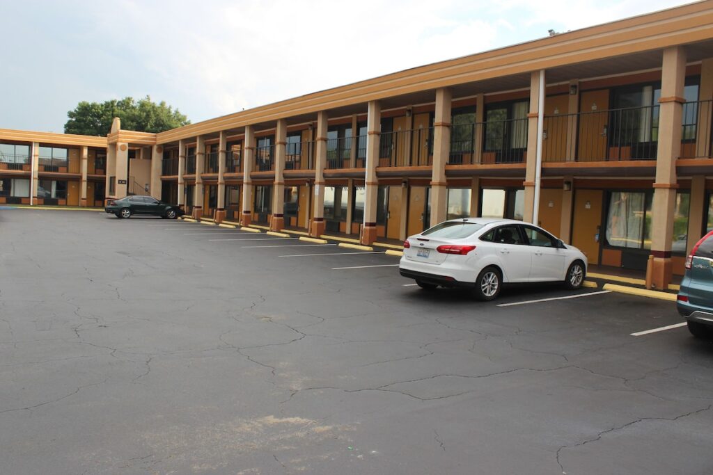 Tampa Inn - Near Busch Gardens