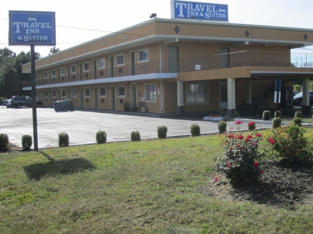 Travel Inn & Suites