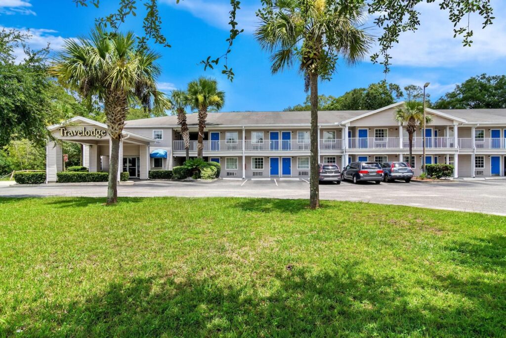 Travelodge Suites by Wyndham MacClenny/I-10