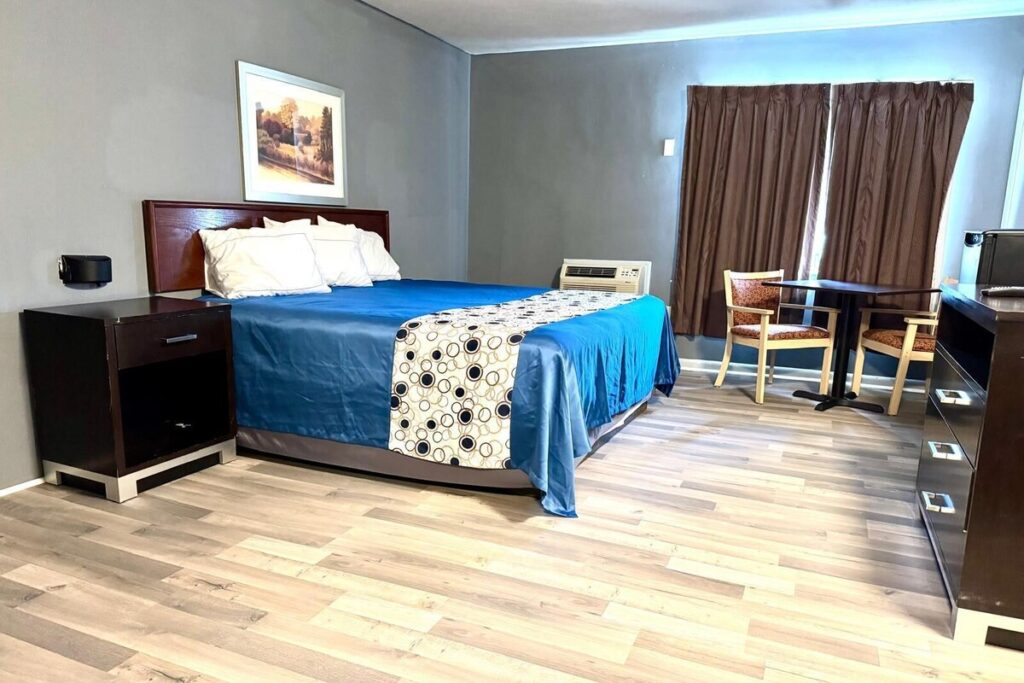 Highlander Inn Cleveland Beachwood Near I-480