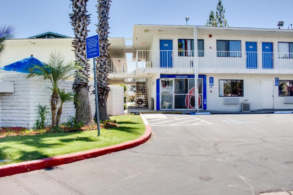 Motel 6 Bakersfield, CA - South