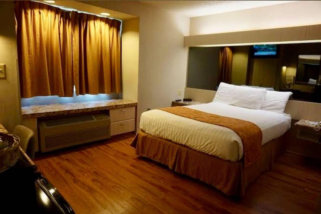 CenterWay Hotel Tonawanda