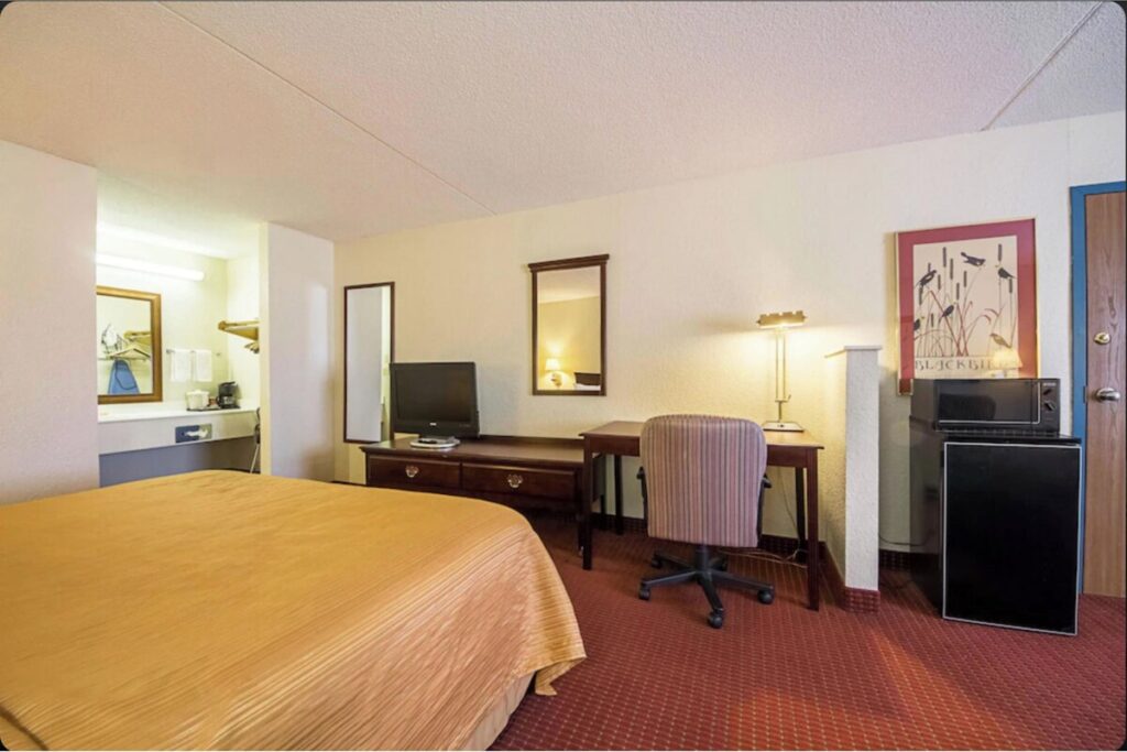 Eco Lodge Inn & Suites Bentonville near I 49
